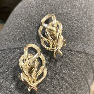 Vintage Sarah Coventry ultra elegant silver tone earrings. True GLAM